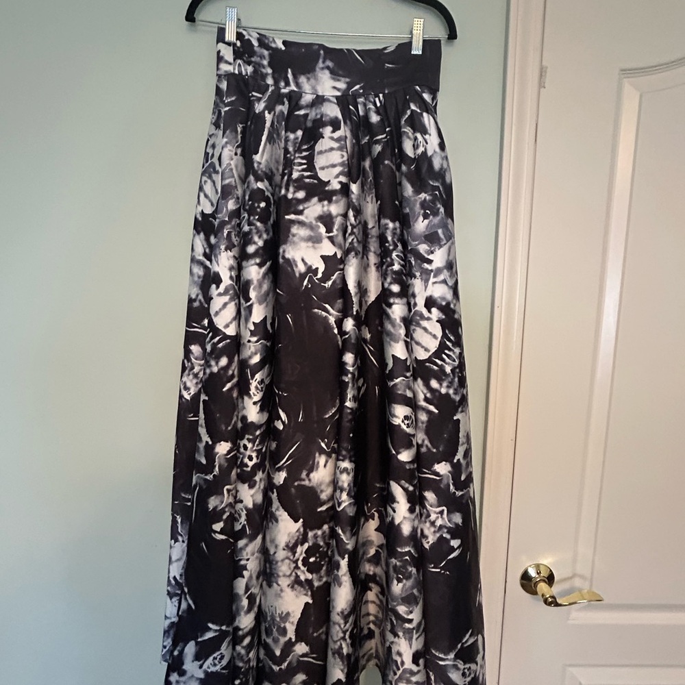 Mi Monochrome Floral Maxi Skirt